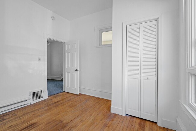 Building Photo - 2314 Queen Ave N
