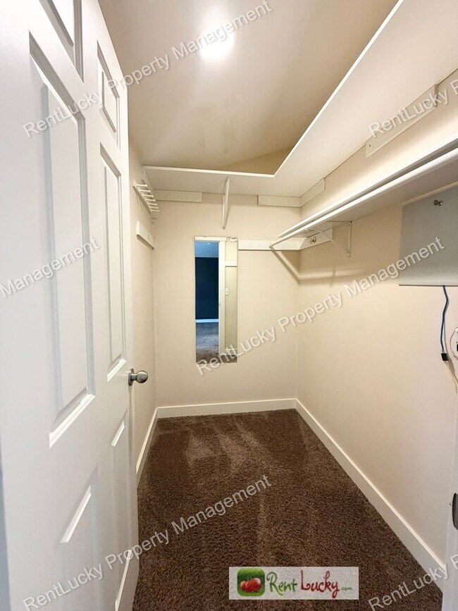Building Photo - Fantastic 3 Bedroom in Ballard w/ Natural Lighting and Beautiful Finishes!