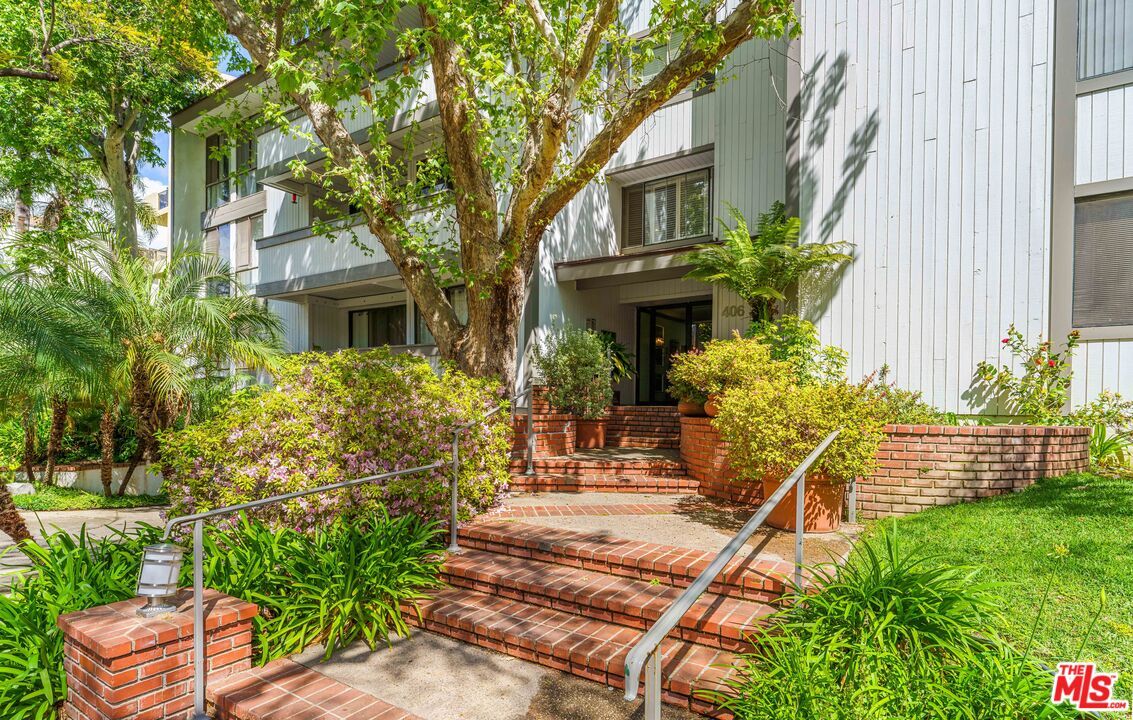 Primary Photo - 406 N Oakhurst Dr