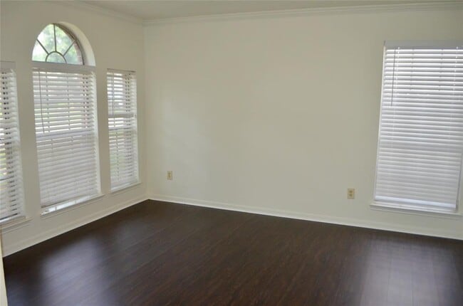 Building Photo - 16707 Sussex Dr