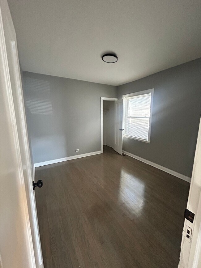 Foto del edificio - 1620 N Laramie Ave