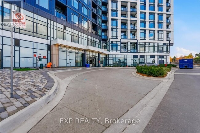 Photo du bâtiment - 2495 Eglinton Ave W