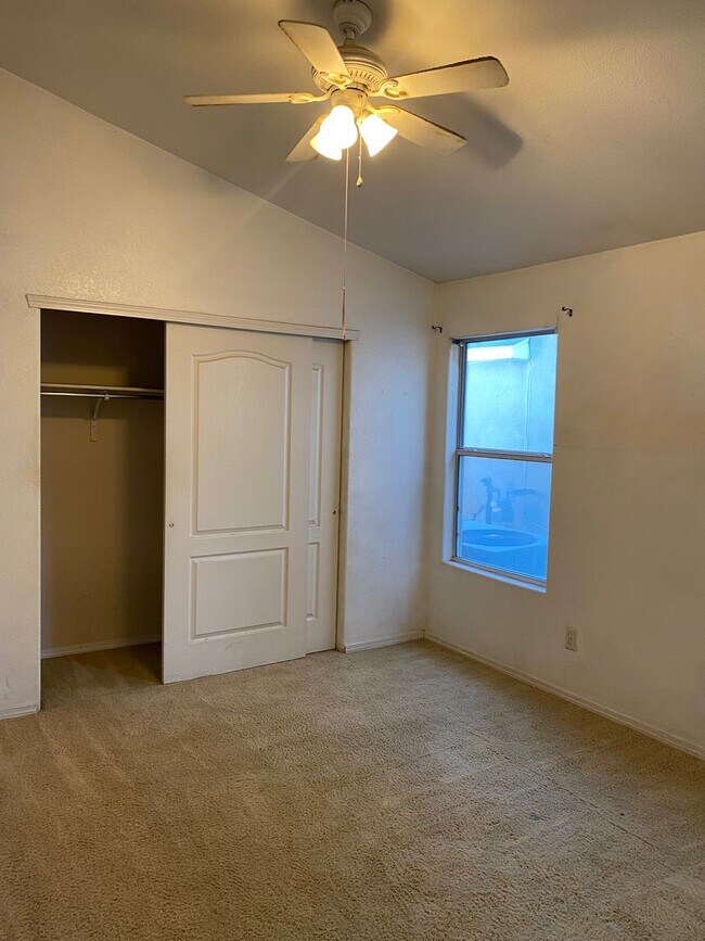 Building Photo - 3 bedroom home in Legends West!