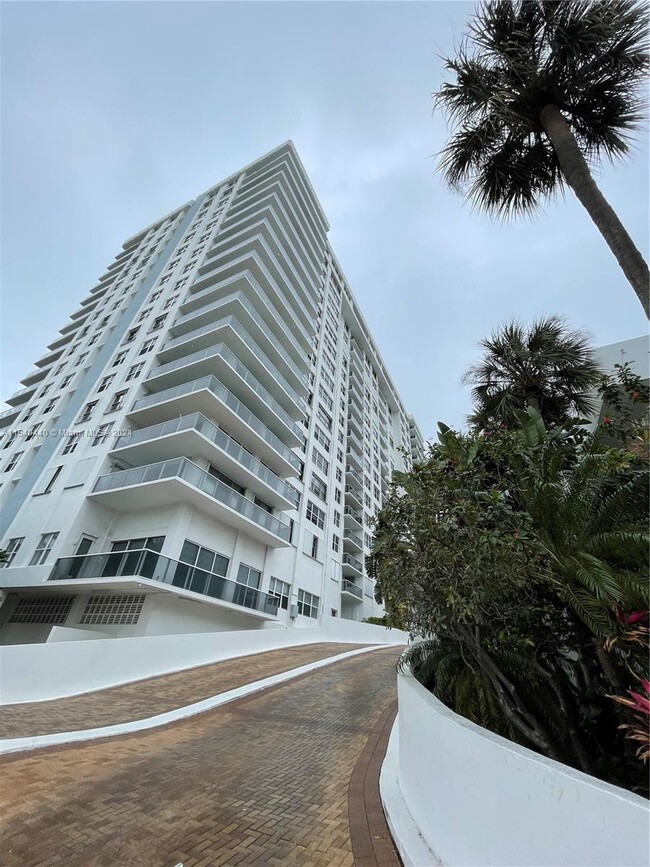 Foto del edificio - 2751 S Ocean Dr