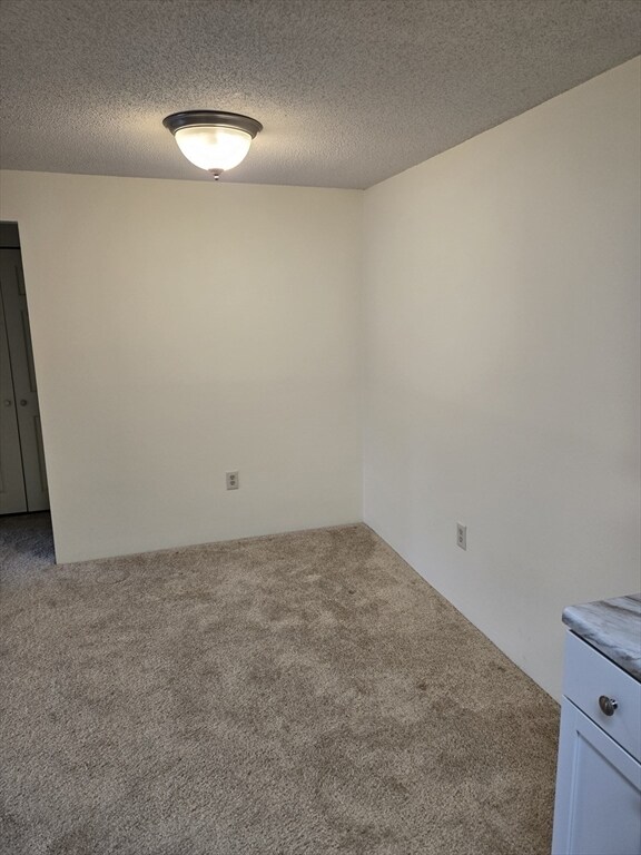 Building Photo - 9 Silver Hill Ln