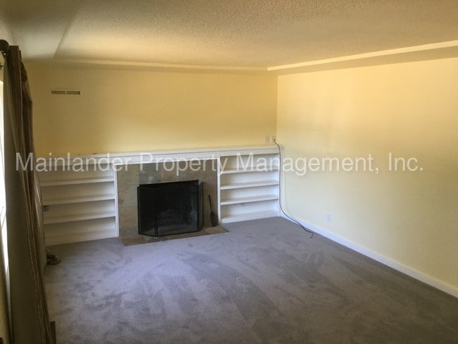 Building Photo - Spacious SW PDX Remodeled Home
