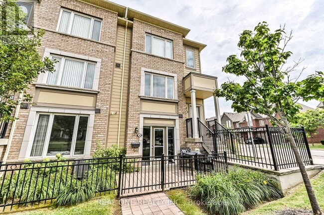 Building Photo - 3115-3115 Boxford Cres