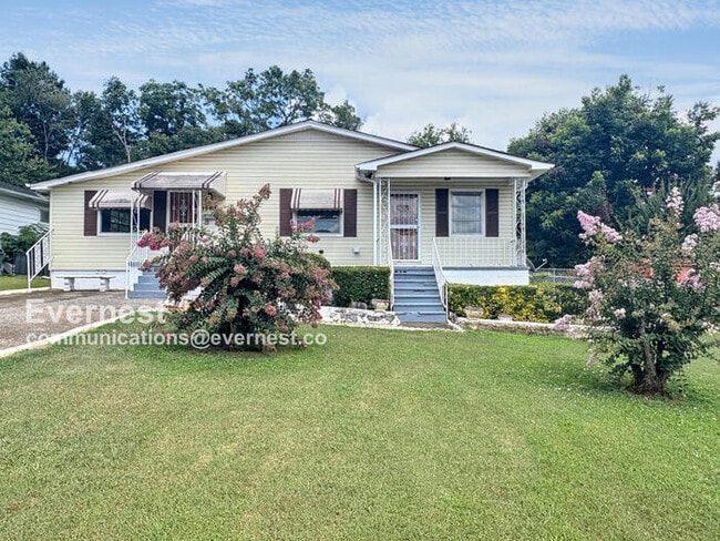 Building Photo - 1549 Elm St SW