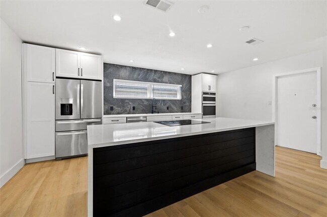 Foto del edificio - 3408 W Swann Ave