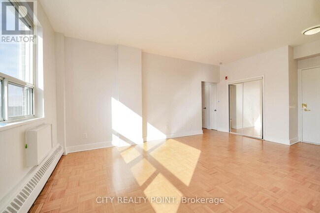 Photo du bâtiment - 490 Eglinton Ave E