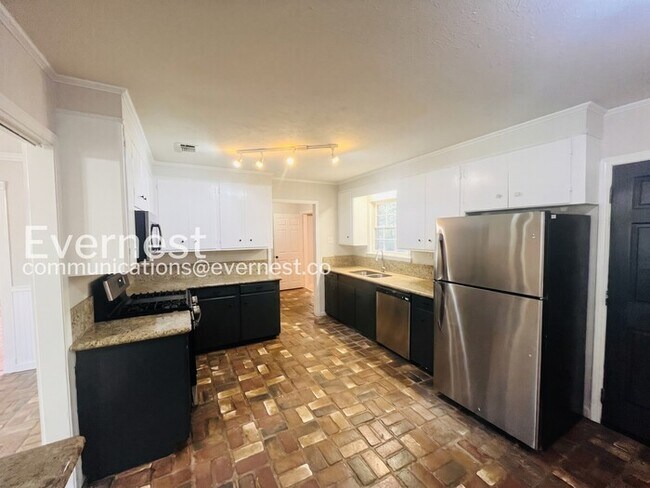 Foto del edificio - 114 Rollingwood Dr