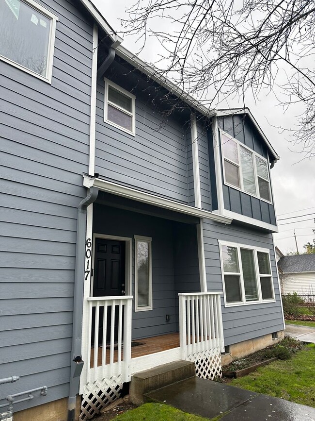 Building Photo - BEAUTIFUL 3 BEDROOM 2 1/2 BATH HOME IN ST. JOHN'S ACROSS FROM MCKENNA PARK JUST BLOCKS TO UNIVERS...