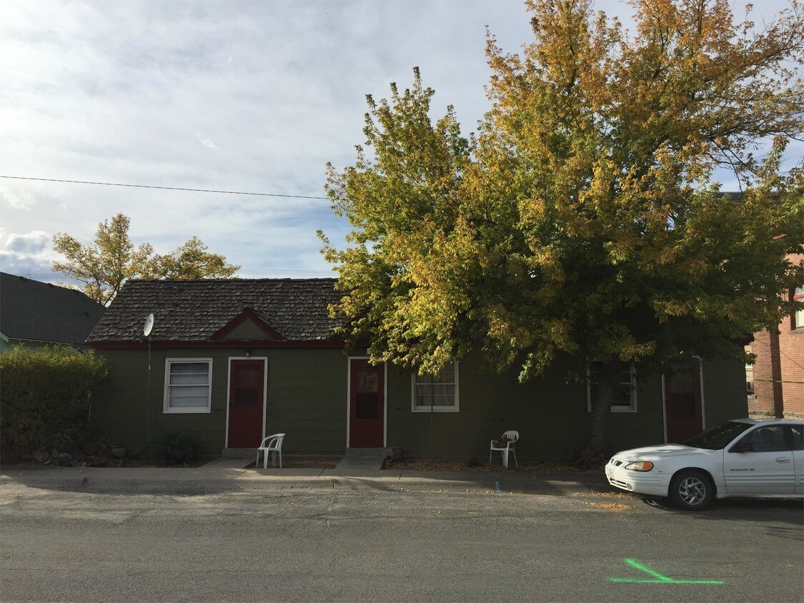 Primary Photo - 830 N Jackson St