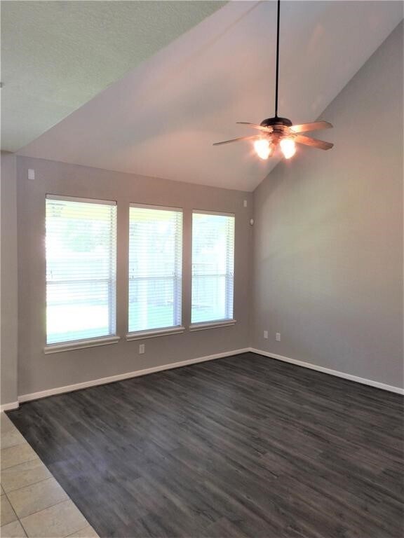 Foto del edificio - 21626 Shallow Glen Ln