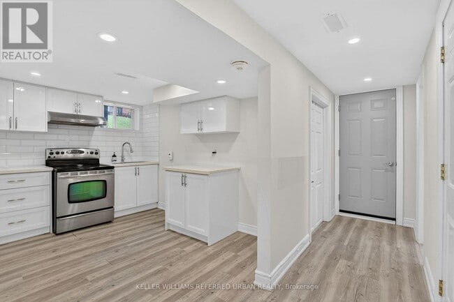 Building Photo - 105 Martin St