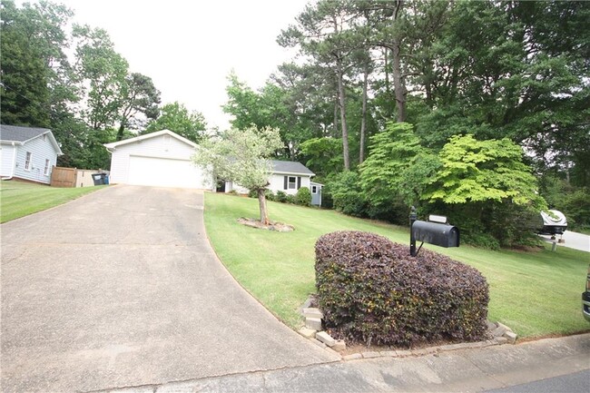 Building Photo - 238 Amour Way SW