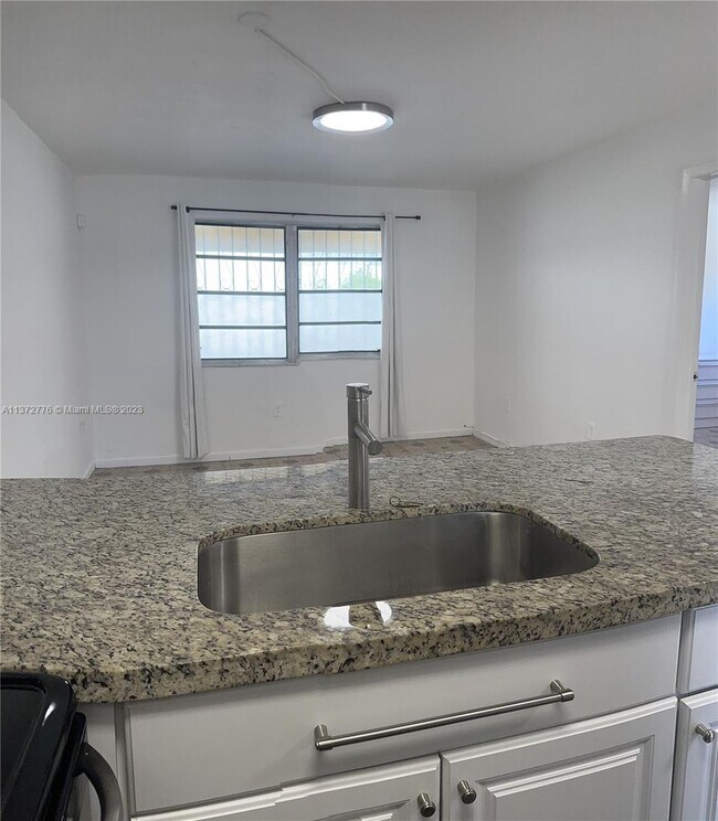 Foto del edificio - 237 SW 13th St
