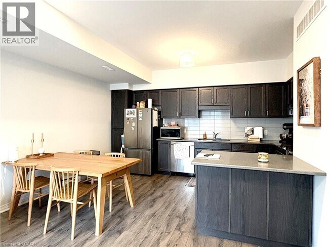 Photo du bâtiment - 17 Visionary Ave