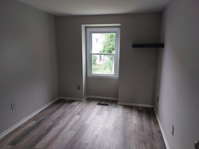 Building Photo - 14 Pickens Court