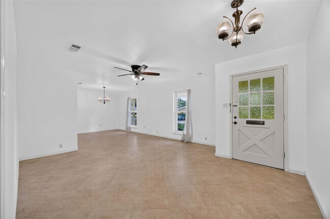 Foto del edificio - 8415 Braesdale Ln