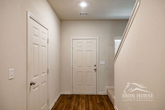 Photo - 773 Fitzroy Dr House