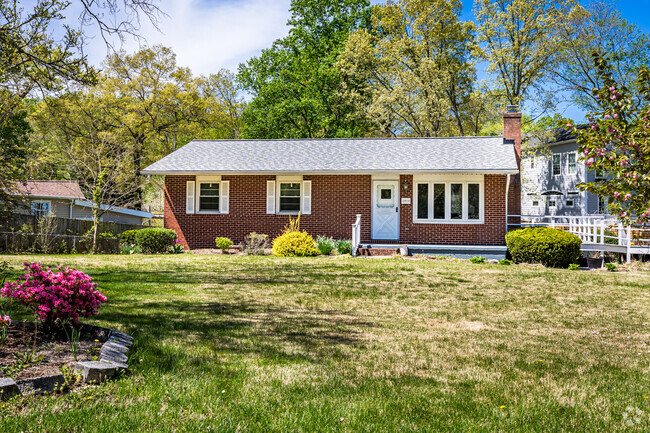 Building Photo - 2800 Glen Isle Rd