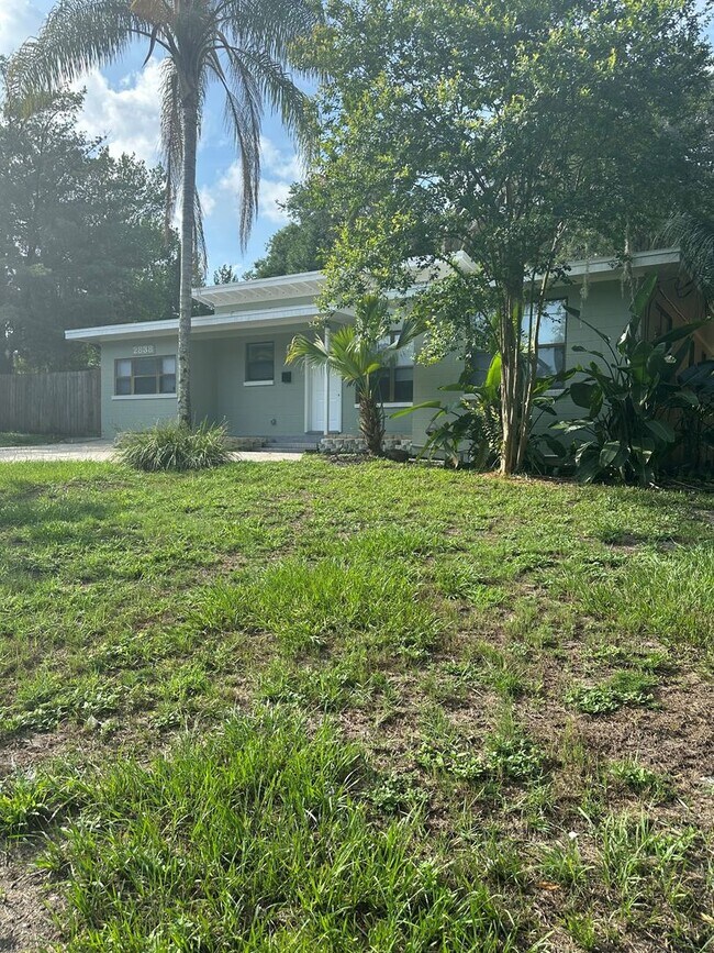 Building Photo - Southside Oasis!!