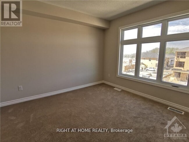 Photo du bâtiment - 1414 Hemlock Rd