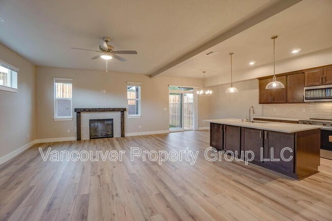 Building Photo - 313 E Caribou Ct