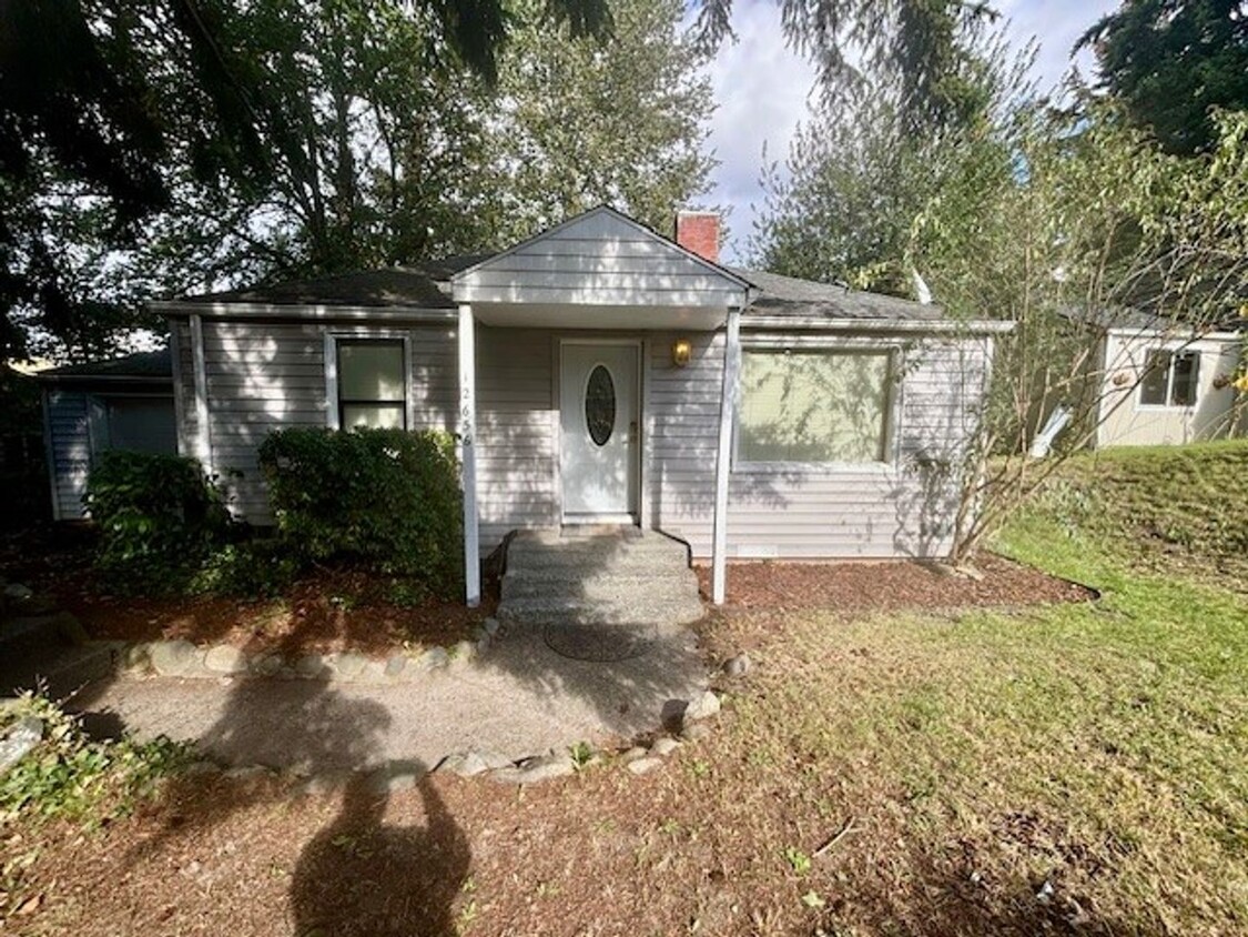 Primary Photo - 2 Bedroom home located in South with a Big...