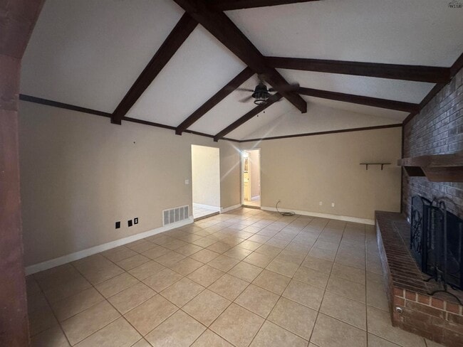 Building Photo - 2113 Selma Dr