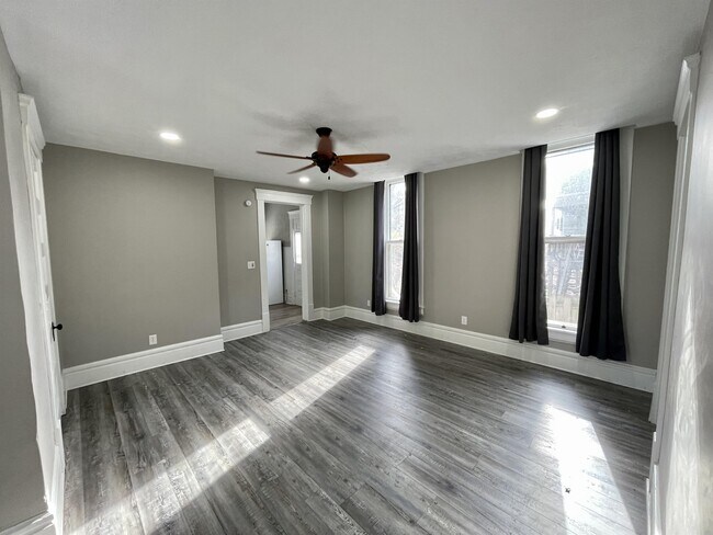 Building Photo - 93 S Balch St