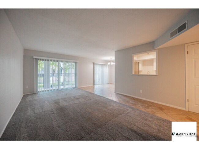 Building Photo - Stunning 3/2.5 Waterfront Townhome in The Landings, Mesa!