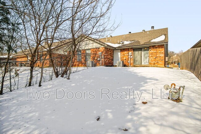 Foto del edificio - 8910 Oak Valley Dr