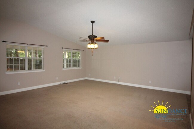 Building Photo - Nice Home in Highly Desirable Area!!