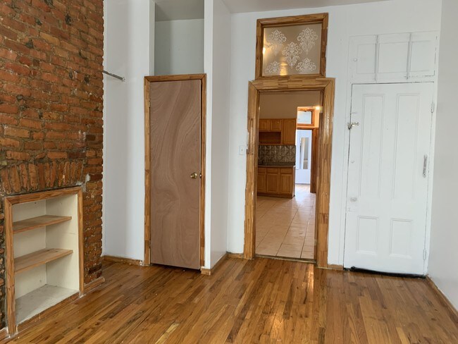 Building Photo - 123 Troutman St