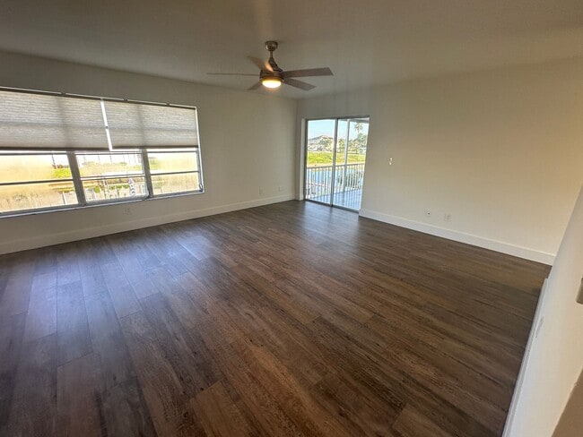 Building Photo - Waterfront 2 Bedroom 2 Bathroom Condo- Ava...