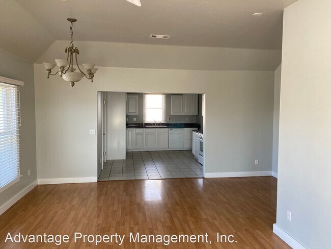 Building Photo - 2 br, 1 bath House - 439 E. Branch