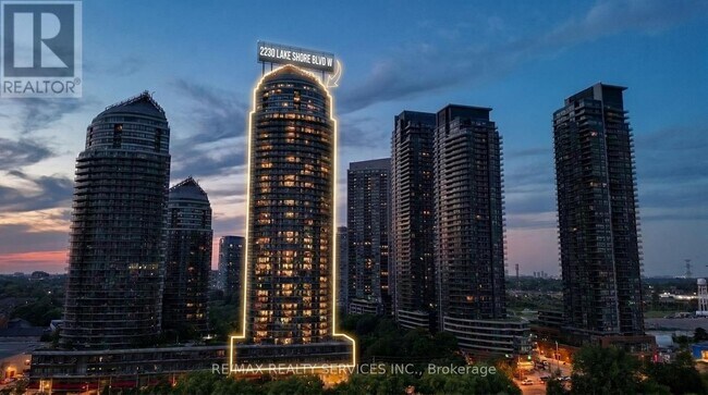 Photo du bâtiment - 2230 Lake Shore Blvd W