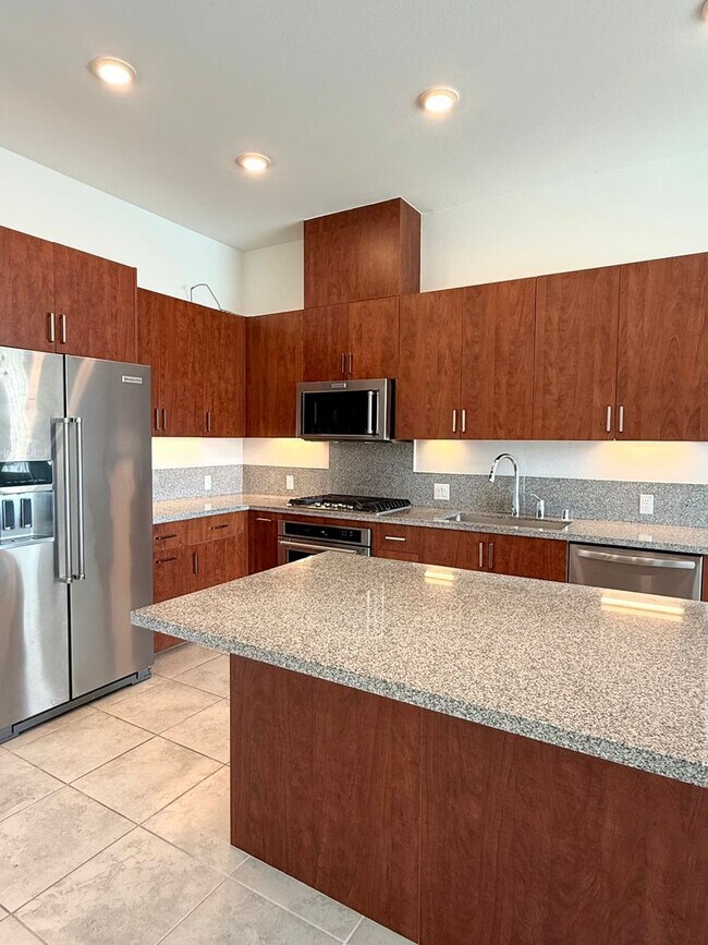 Foto del edificio - $3990 / 3 BR - GORGEOUS 2020 MODEL CONDO IN THE WARM SPRINGS AREA OF SOUTH FREMONT