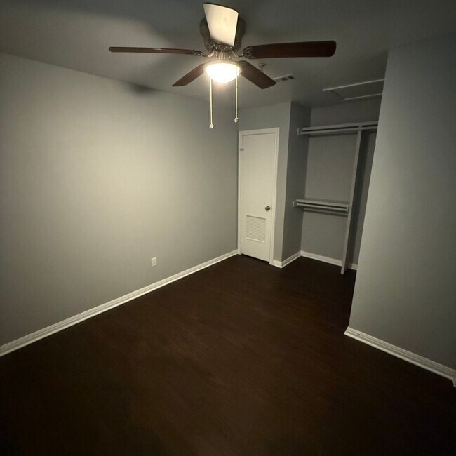 Building Photo - $500 Off 1st Full Month!* All Utilities In...