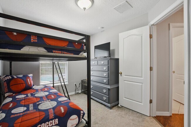 Building Photo - 661 Sandy Ridge Dr