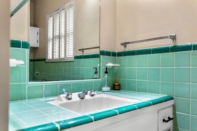 Foto del edificio - 4802 Kinglet St