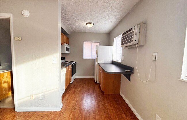 Foto del edificio - 555 Lowell Ave