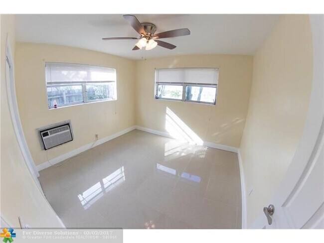 Building Photo - 4108 SW 21st St