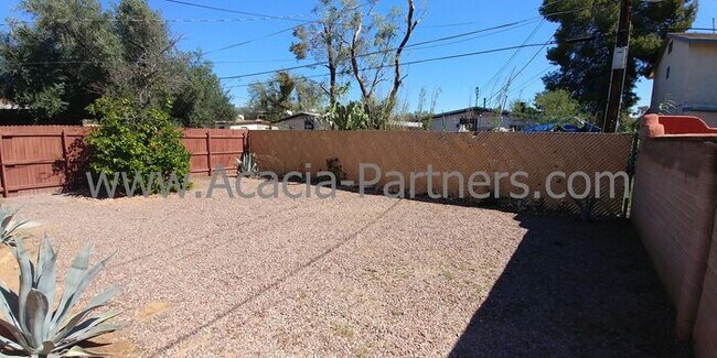 Foto del edificio - Centrally located Two Bedroom/One Bath