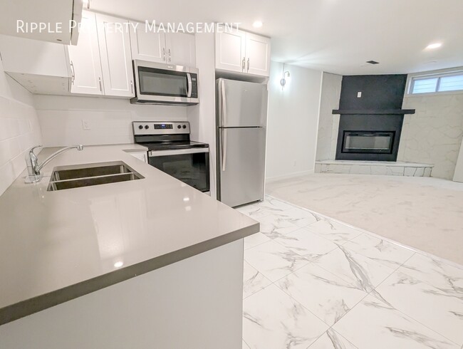 Photo du bâtiment - FIRST MONTH FREE! FANTASTIC 2 BEDS\1 BATHS...