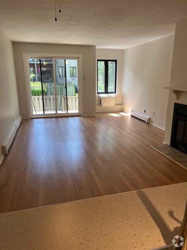 Building Photo - 8 Crispin Pvt