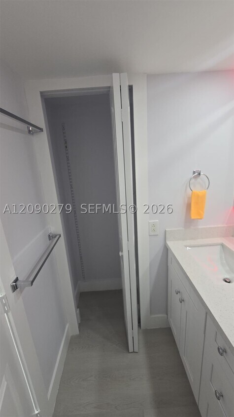Foto del edificio - 1440 Brickell Bay Dr