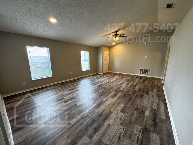 Building Photo - 6581 Gentle Oaks Dr S